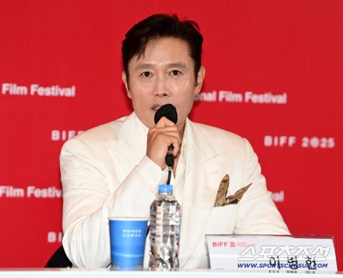 I can't help it The third work with director Lee Byung-hun and Park Chan-wook, it's been a long time since we've been together