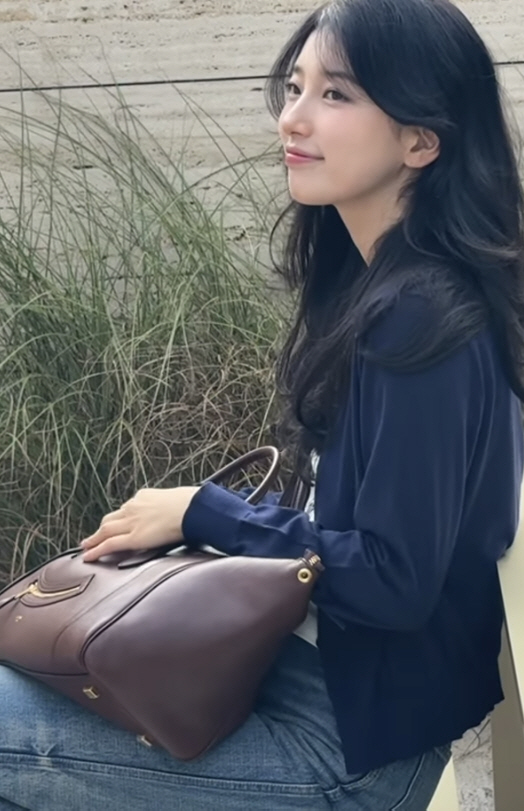  Celine Goddess Suzy wins the hearts of fans with her innocent look in the fall