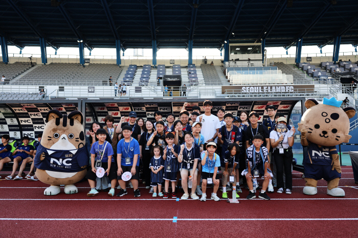 This year's 1st and 2nd sweeps  the most award-winning E-Land and K-League 2's best fan-friendly restaurants
