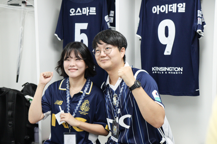 This year's 1st and 2nd sweeps  the most award-winning E-Land and K-League 2's best fan-friendly restaurants