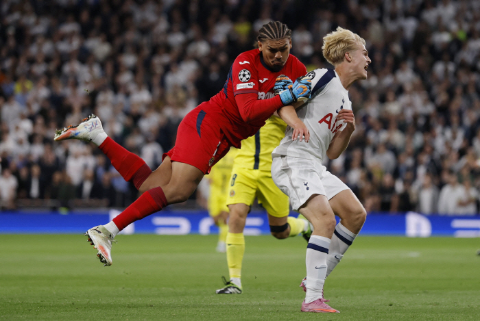  Tottenham, GK's mistake, own goal, lucky victory! Win 1-0 at Villarreal