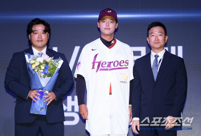 Unexpected! Unexpected! The second Choi Jung Soo-bin shook the board...Park Seokmin's son, Park Junhyun, No. 1 Kiwoom 