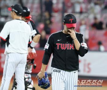 Yoo Young-chan, don't tell me you're going to lose your S chance because you're leading by 5 points. Three hits, two walks and two runs in one inning. Can LG win at the last minute be the biggest variable? 