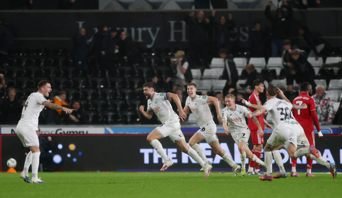 20 → 23. Shock, shock and shock Postecoglou, 1 assist → 2 starting points, post Son Heung-min was hit by Um Ji-sung…Nottingham to defeat Swansea Theater in the second part → Debut win again failed