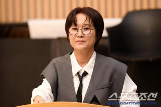 52-year-old Song Eun-yi's mother, diagnosed with dementia, applied for a body donation..You seem to know death