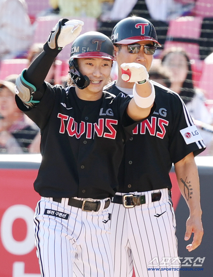 After returning, he finally started as a top hitter with three hits in three at-bats. Hong Chang-ki, Shin Min-jae, DH2 Table Setter 