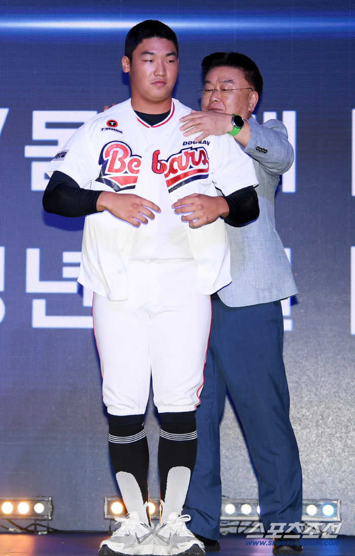 Bursting body, 176km batting speed. Who the hell is Kim Jooh, the second Ahn Hyun-min