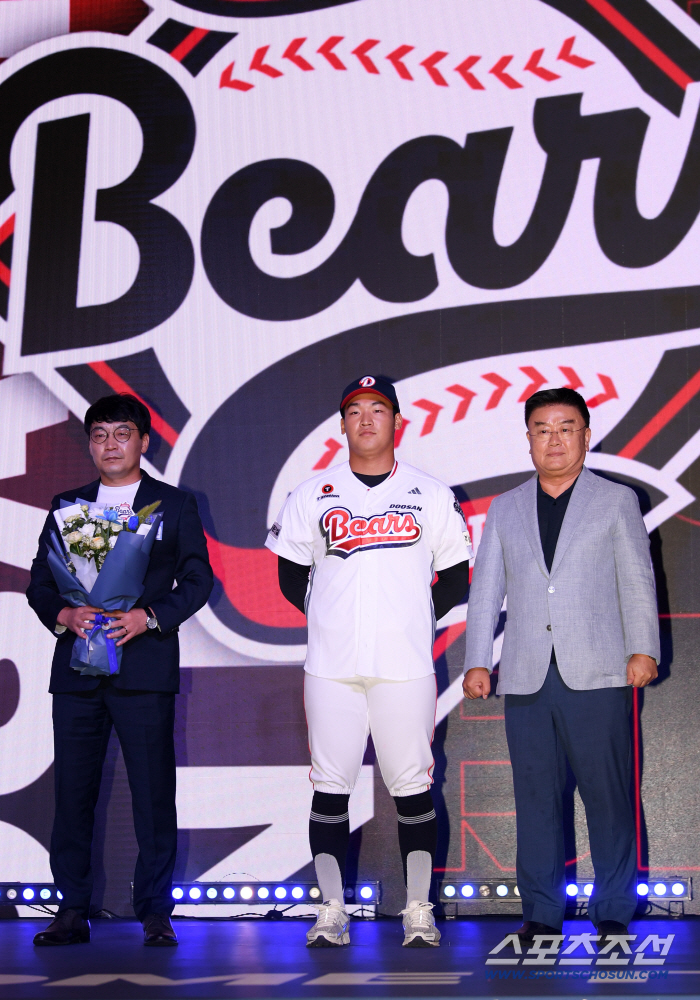 Bursting body, 176km batting speed. Who the hell is Kim Jooh, the second Ahn Hyun-min