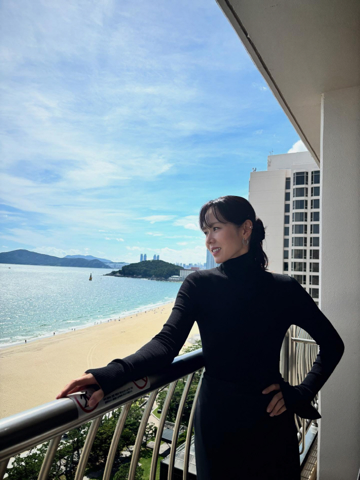 ♥Did Hyunbin take it for you…Son Yejin, just posing like this is Venice, Haeundae