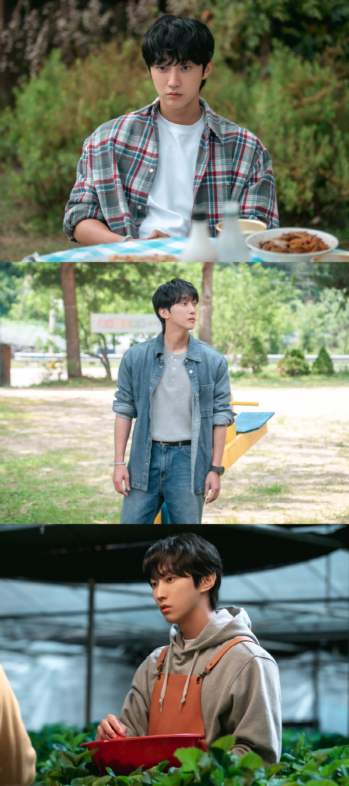 Good girl Buscemi, what kind of charm..Jinyoung visited the director as soon as he returned home