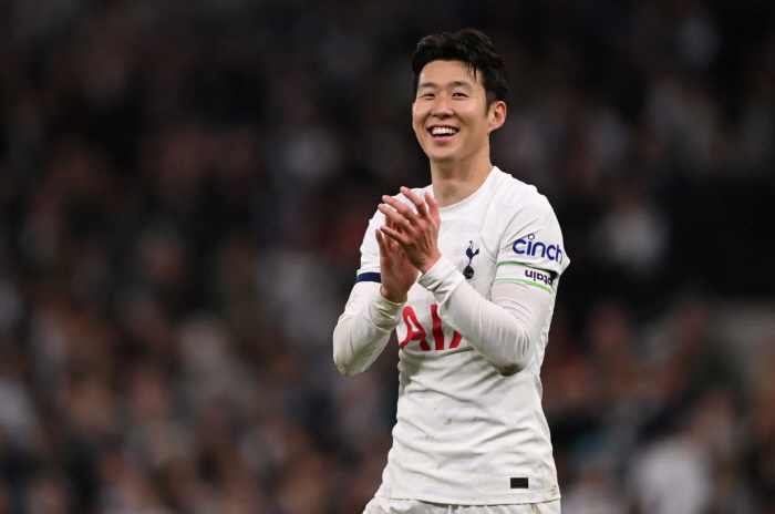I miss you, SON! I'm glad you're happy. Son Heung-min continues to play happy soccer in the U.S., focusing on the media