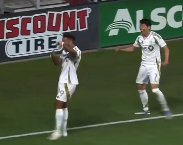 I'm going to click, you're going to roll forward! Heungbu was incredible, so he found his best partner since Kane, Son Heung-min's best friend in attack