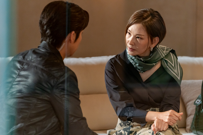 I'm shocked by the secrets that come out..Will the romance between Jeon Ji-hyun and Kang Dong-won be saved