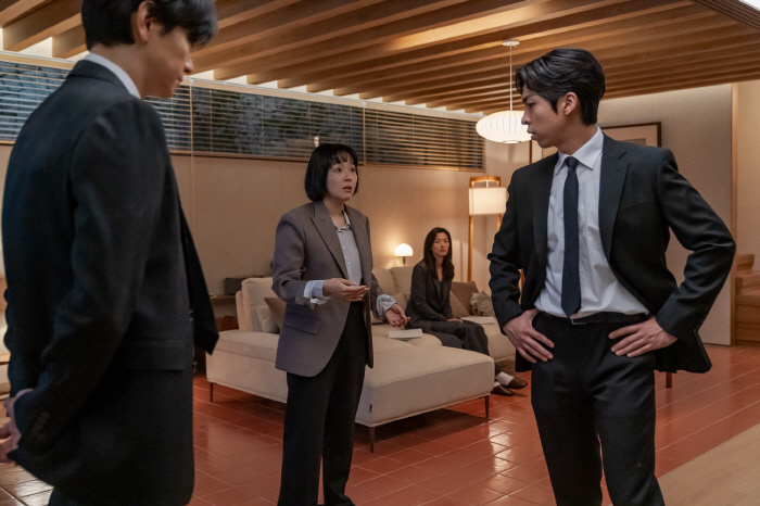 I'm shocked by the secrets that come out..Will the romance between Jeon Ji-hyun and Kang Dong-won be saved