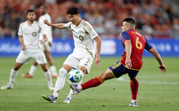 It's so shiny! SON! A clear difference in class, LA FC Son Heung-min hat trick  a perfect score of 10. Who can stop it in MLS.