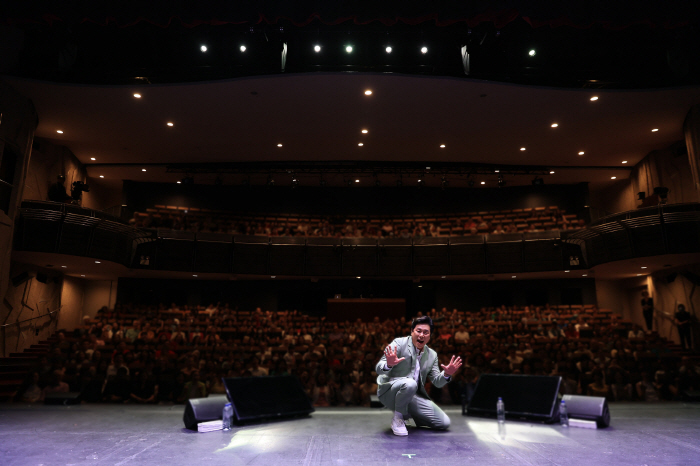 Kim Beop-rae shook Singapore's fan sentimentFrom 'Jack the Ripper' to encore 'My Way'