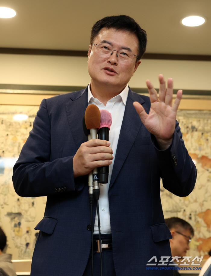 Kim Dae-hyun, the second vice minister of the Ministry of Culture, Sports, and Tourism, actively supports sports, public health, and international sports to improve treatment to increase the self-esteem of sports leaders