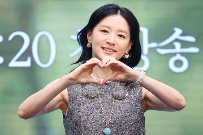 Lee Young-ae renewed her character returning to KBS for the first time in 26 years