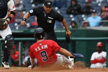 Multi-hit → Stormy Score Kim Ha-sung, 2 hits  1 walk  2 runs  2 RBIs 6G consecutive hits  5G consecutive runs ATL 94 Washington