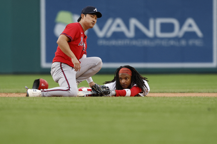 Multi-hit → Stormy Score Kim Ha-sung, 2 hits  1 walk  2 runs  2 RBIs 6G consecutive hits  5G consecutive runs ATL 94 Washington