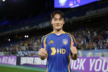  Um Won-sang → 1 goal Heo Yul and Kumho High School's 3-year senior and junior replacement card jointly won the theater's come-from-behind victory...Their sincerity → Ulsan, a signal of reversal
