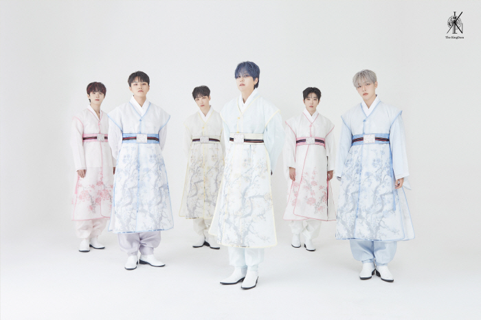 Oriental fantasy created by The Kingdom and hanbok...Prove cinematic idol with classic beauty