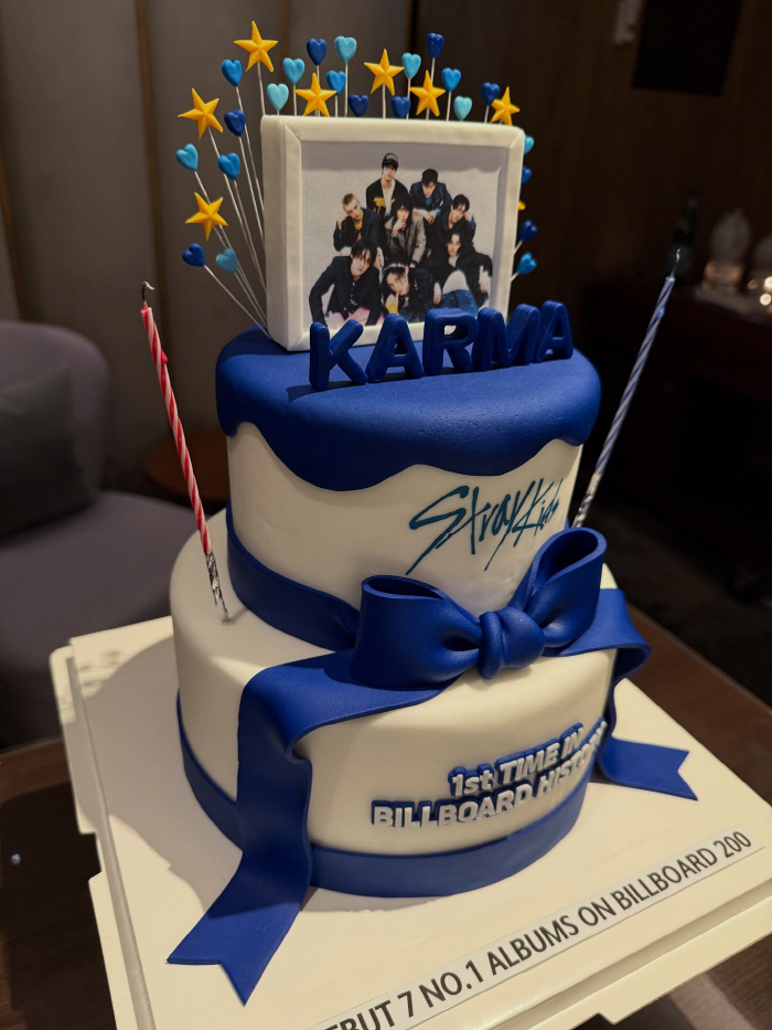 Park Jinyoung Gifts 160 Money to Stray Kids...100 Million Billboards Congratulations 