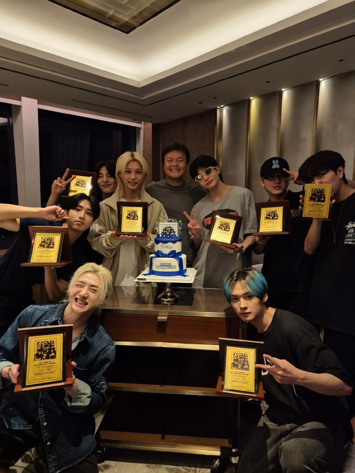 Park Jinyoung Gifts 160 Money to Stray Kids...100 Million Billboards Congratulations 