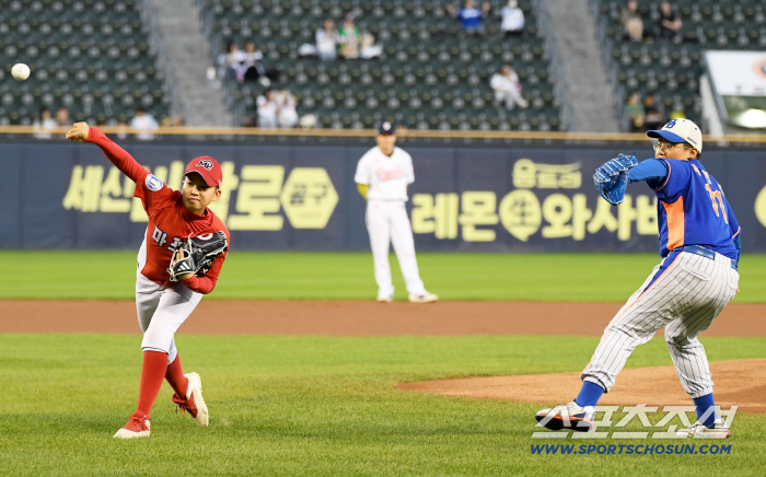  2025 Doosan Bears MVP Park Hyun-seok, Bae Yeon-ho, strong first pitch