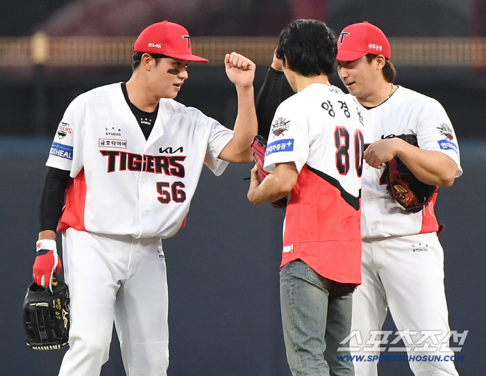  Actor Yang Kyung-won, who looks like Kim Ho-ryeong, starts as a center fielder?