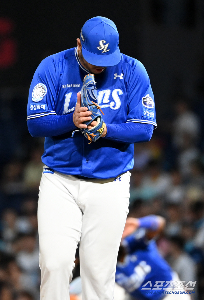  Applause for HU RADO and LEE JAE HYUN's good defense