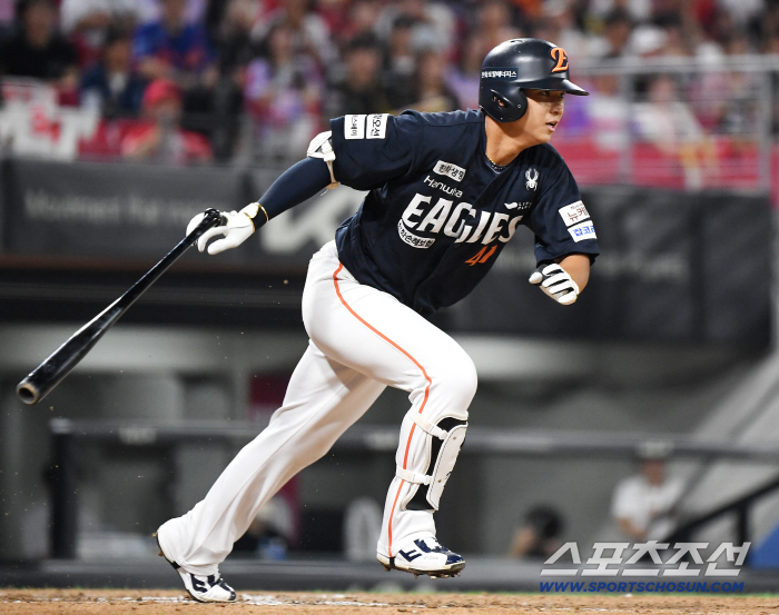  Choi Inho makes a timely hit