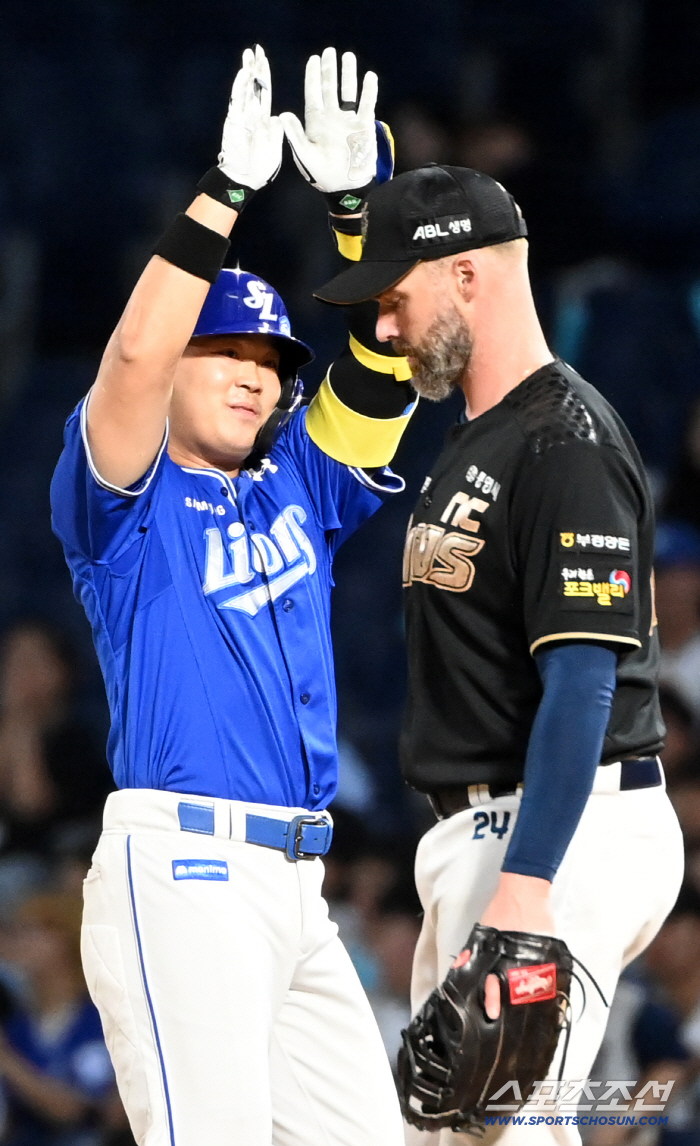  Jeon Byung-woo, two-run timely hit, folder wide