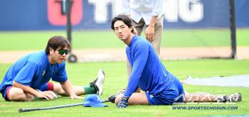  Kang Minho, stretch first