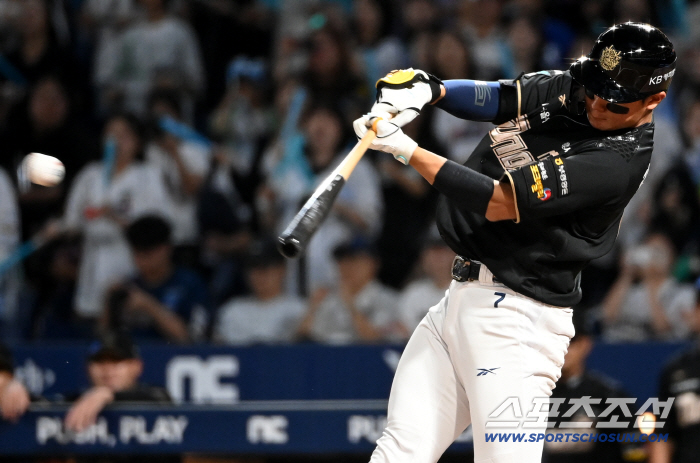  Kim Joo-won, a bases-loaded chance sweep triple!