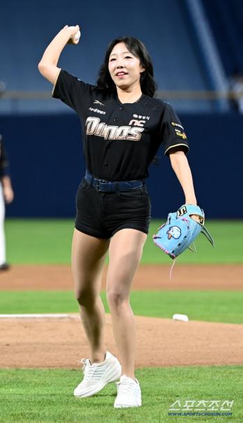  Kim Soo Hyun cheerleader, NC wants to win