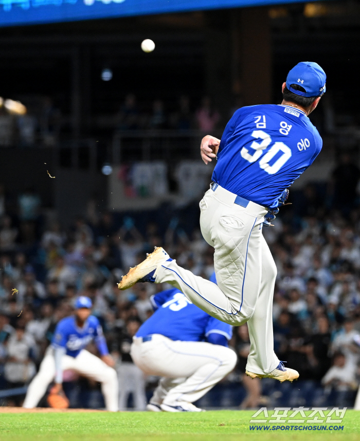  Kim Young-woong's crazy defense of bare-handed catch