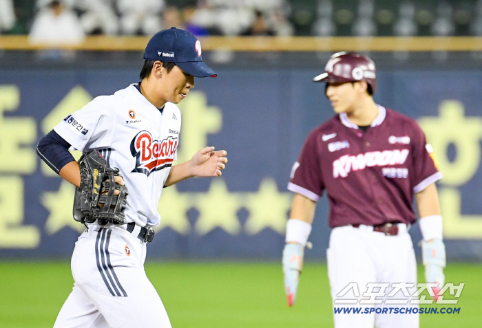  Left fielder Kim Min-seok, Mun-seong, replacement, Lee Joo-hyung's ball catch error