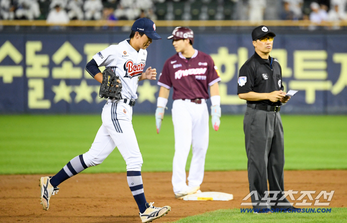  Left fielder Kim Min-seok, Mun-seong, replacement, Lee Joo-hyung's ball catch error