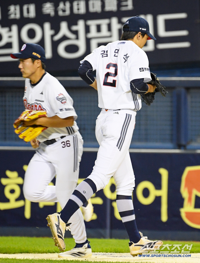  Left fielder Kim Min-seok's reprimand replacement defense is disappointing