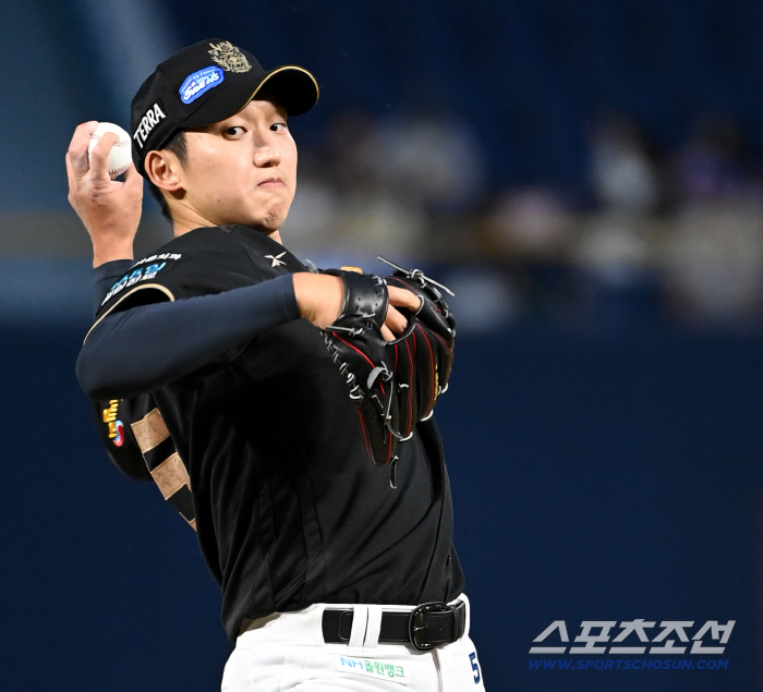  NC starter Koo Chang-mo's hard pitching