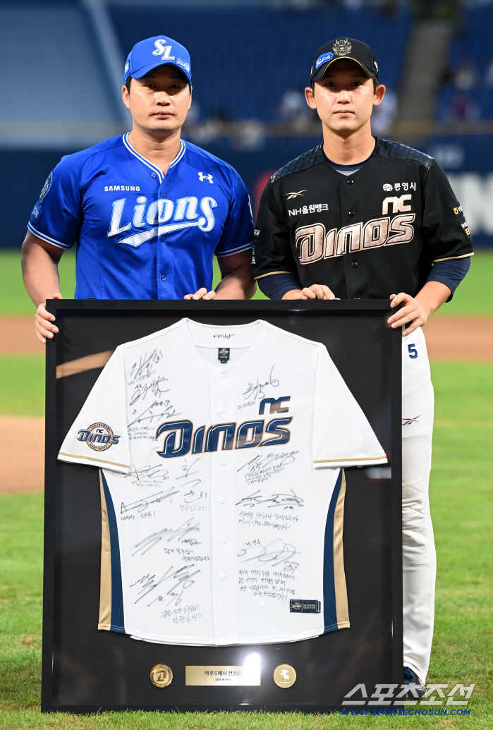 Retirement Tour Oh Seung-hwan, NC Team's uniform frame