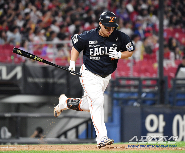  Roh Sihwan, a big solo shot, is a video without looking at it