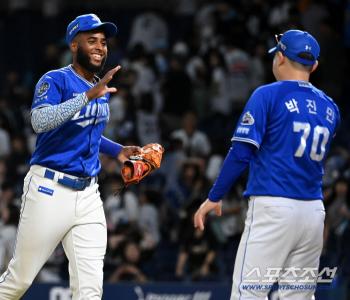 Smiling Diaz to record most home runs and win