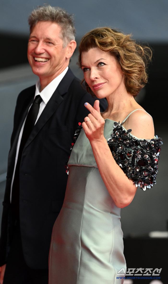  Protector Mila Jovovich is also Kedeheon Holic...I see my 5-year-old daughter every day, I'm a fan of Lee Byung-hun ♥ (roundup)