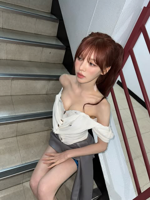  Red Velvet Wendy, Off-Shoulder, Unexpected Attractive Body 'Eye-grabbing'