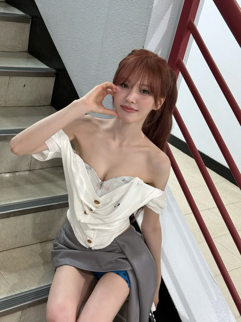  Red Velvet Wendy, Off-Shoulder, Unexpected Attractive Body 'Eye-grabbing'