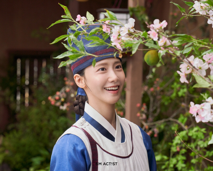 Yoona Crowned Global Queen as ‘Bon Appetit, Your Majesty’ Hits No.1 on Netflix
