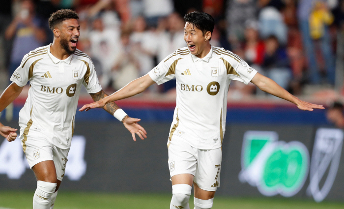 This is Son Heung-min, who finished preheating for the World Class, finished with the first SONT-Trick complete revival duo in MLS' career (in the second half)