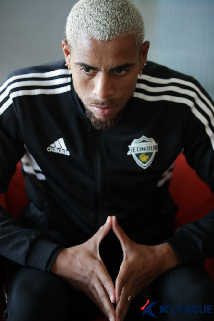 Unfortunately, Jeonbuk striker's recent status, excluding the registered list in China → Participation in 79 days → Missing → Kneeling and crying